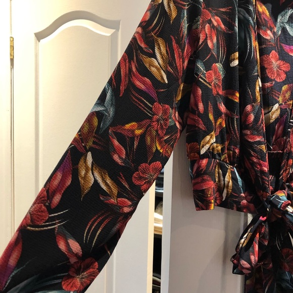 Floral wrap blouse with tie - Picture 3 of 3